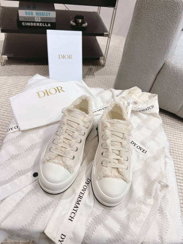 出厂价 Dior 2024迪奥walk N系列 厚底流须帆布鞋 休闲运动鞋这款 Walk N Dior 厚底运动鞋是一款时尚单品 提升该系列的格调 Obliqu
