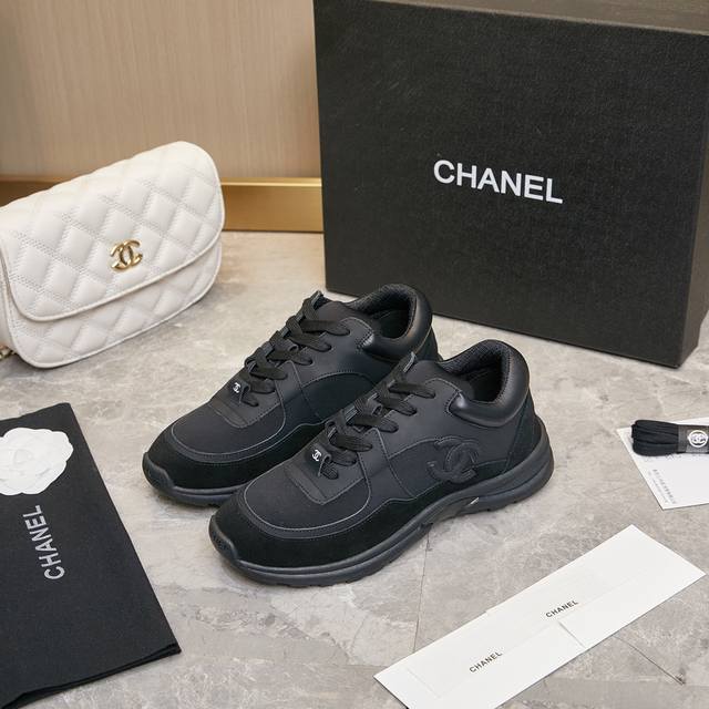 经典爆款 Chanel香奈儿 2022专柜顶级休闲款运动鞋 这款经典设计 鞋面多种工艺电绣的风格 大底却时尚运动 不平凡的拥入了多种配色元素 多元化混搭非常好看