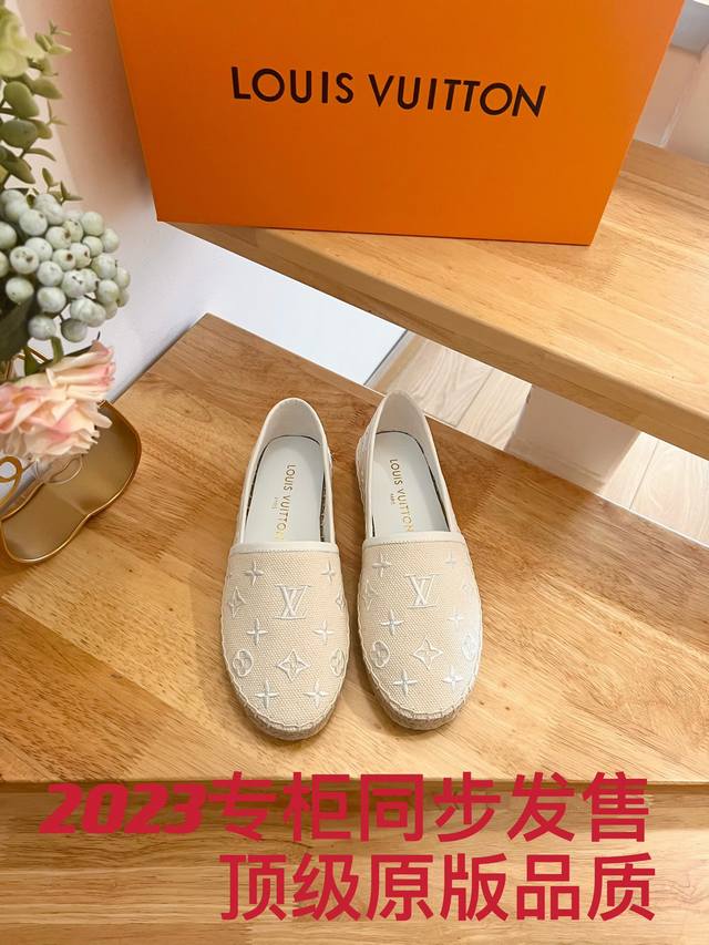 Lvui Vuitton 路易威登 顶级代购货 渔夫鞋 本款starboard平底便鞋选取monogram刺绣棉布 与皮具系列设计异曲同工 麻绳编底延续传统格调