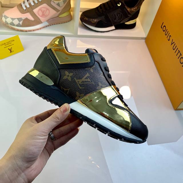 出厂价 No:09532 Louis Vuitton 路易威登 此款lv Runner 运动鞋出自艺术总监virgil Abloh之手 吸取经典跑鞋的设计精髓