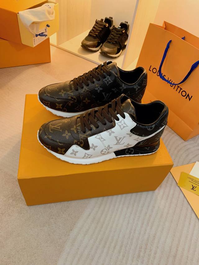 出厂价 No:09532 Louis Vuitton 路易威登 此款lv Runner运动鞋出自艺术总监virgil Abloh之手 吸取经典跑鞋的设计精髓 创