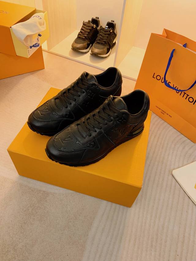 出厂价 No:09532-2 Louis Vuitton 路易威登 此款lv Runner运动鞋出自艺术总监virgil Abloh之手 吸取经典跑鞋的设计精髓