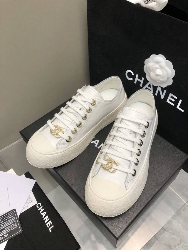 2024-低帮 高帮 Chanel 24P新款大头饼干鞋 原版开发顶级版本 鞋面正品一致的皱漆皮 内里羊皮.百搭休闲 浮雕双c Logo真的太心水了 非市面普通