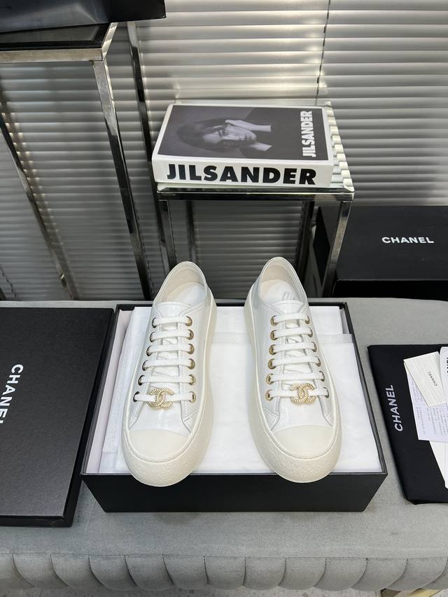 Chanel香奈儿新款小白鞋女鞋 原板1.1开发 面料:原版牛皮 羊皮内里 原版tpu大底 码数35-40