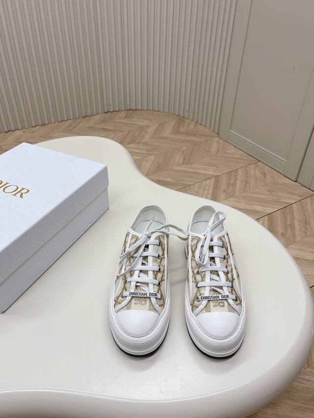 最新色系 出 顶级版本 Dior迪奥2024Walk'N系列 老花 刺绣 厚底帆布鞋 休闲运动鞋 原版购入开发 做货 这款 Walk'N'Dior 厚底运动鞋是