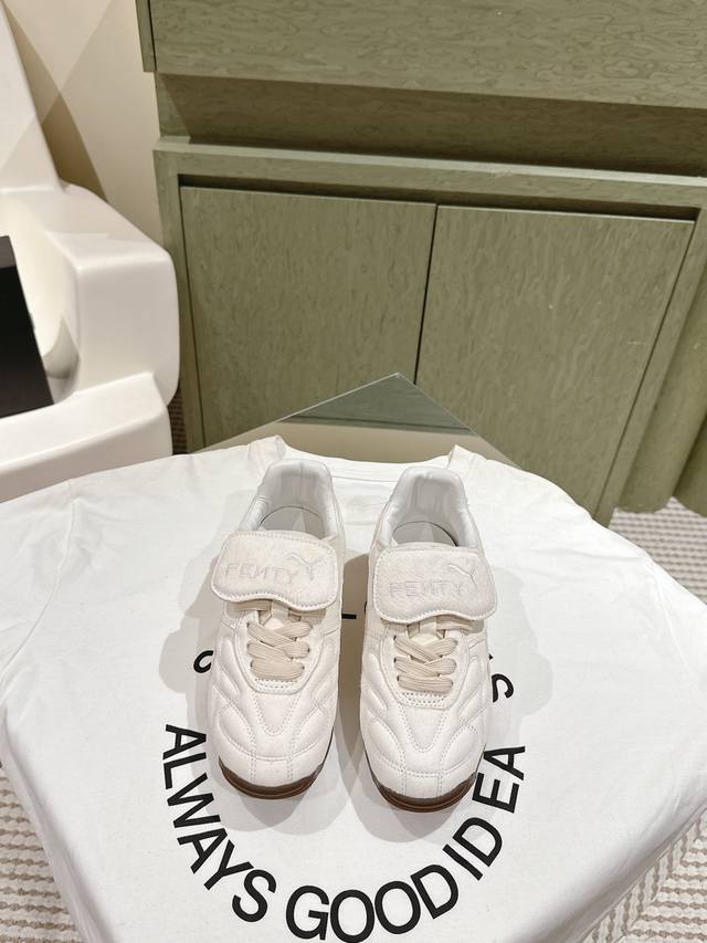 Fenty X Puma的最新联名 24Vs春夏爆款系列 圆头翻盖运动休闲鞋 潮流圈又一大事件发生 被无数潮人翘首以盼的王炸联名fenty X Puma竟然回归