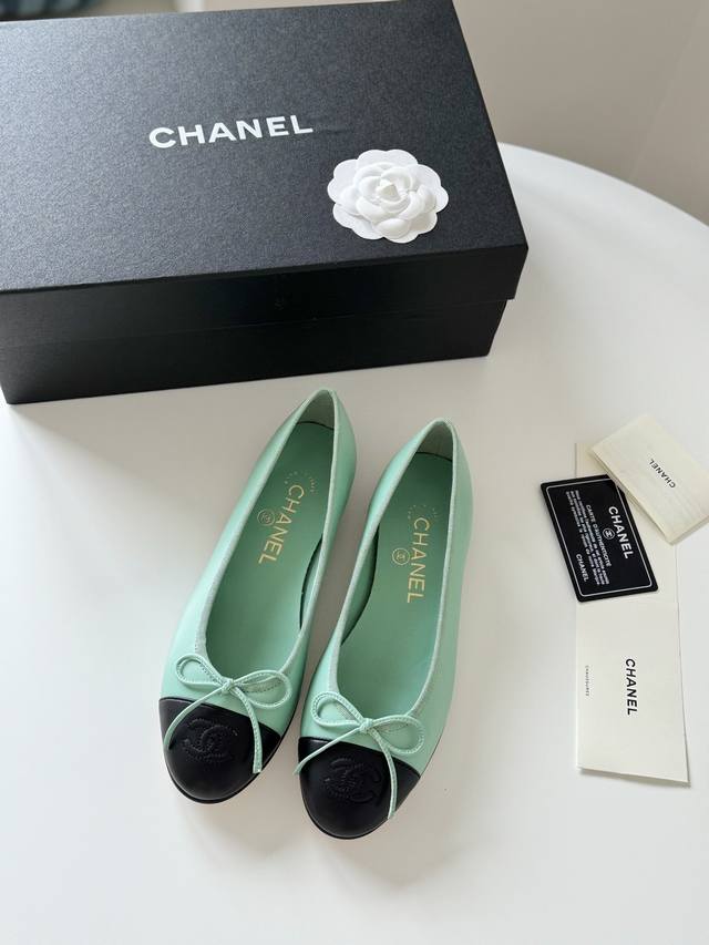Chanel 新色芭蕾舞鞋 原版1:1复刻 经典中的经典 无论搭配裤装还是裙装都是完美 小圆头的设计很好的修饰脚型 小仙女们必备 跟高 Cm 码数 35-41