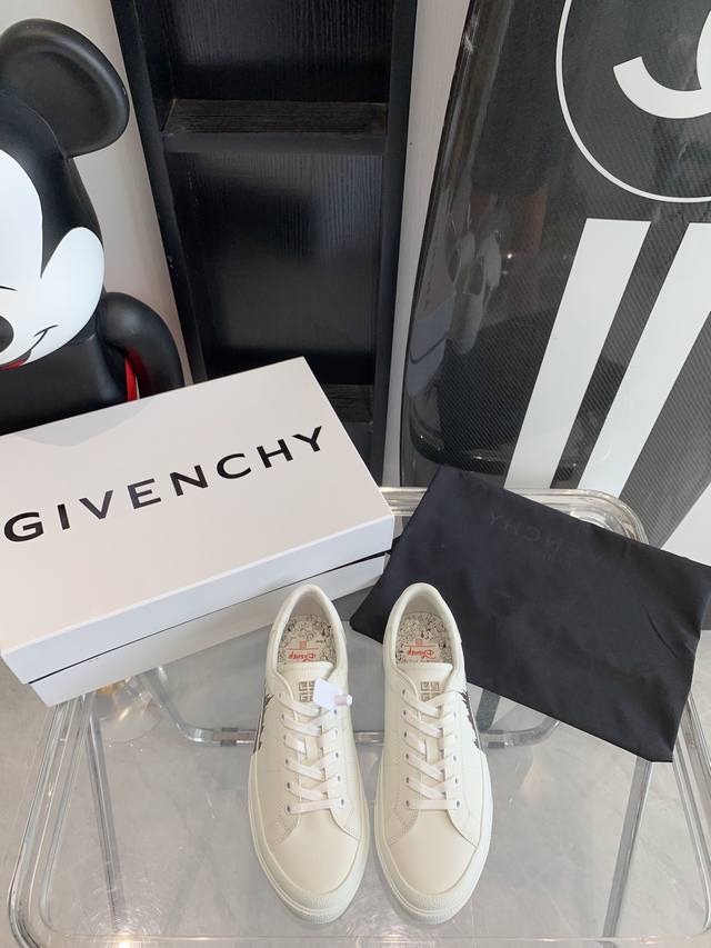 女款 男款 Givenchy纪梵希2022春夏新款小白鞋原版开发全网最高版本无论是面料 内里 垫脚都是用最好的牛皮不是市场上的普通货原版tpu大底女码34-41