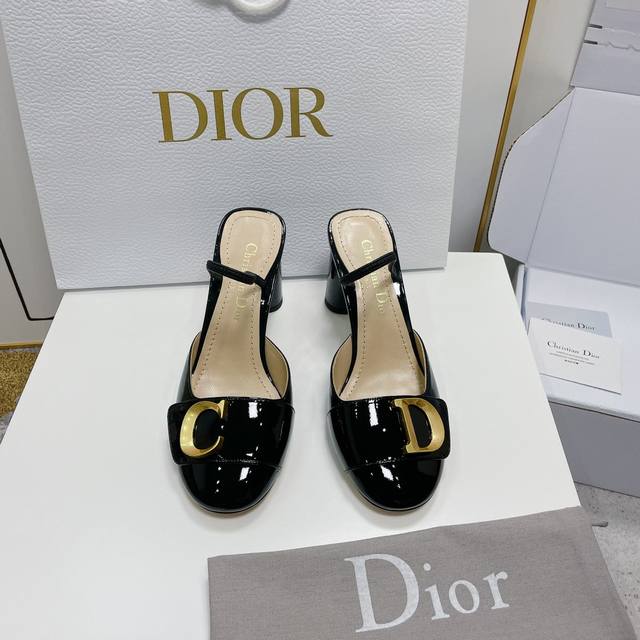 Dior23*新品弹力带高跟鞋 经典标识 金色调christian Dior Paris标志简约金属c D字母扣提升格调 弹力带设计更加舒适百搭 鞋面 牛漆皮