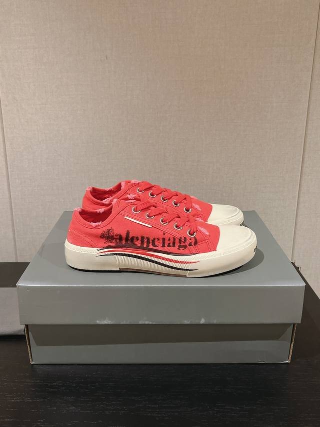 代购级 24 最新配色 Balenciaga巴黎世家 复古帆布鞋 Paris 系列 主打复古和做旧质感 整体十分简约 只有在鞋头和鞋跟部位鞋码数字和balenc