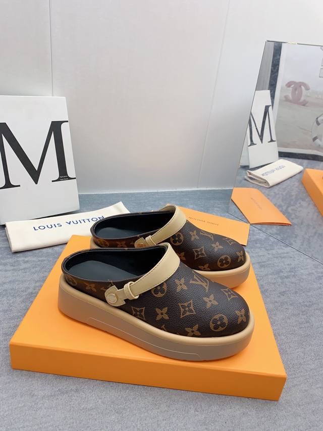 出厂 高版本 2024最新款-Louis Vuitton 路易威登 最新时尚休闲半拖鞋 代购级当季最新潮品 众多博主纷纷种草 入购原版开模定制 鞋面采用牛仔lv