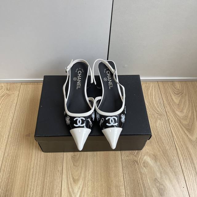 Chanel 24C早春新款凉鞋 独家开模对版后跟 高版本高品质 全颜色做齐全 欢迎主推 鞋面牛漆皮 原版妮布 内里羊皮 真皮大底 Size:35-40