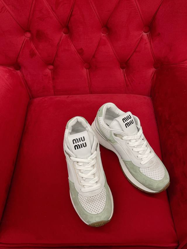 顶级品质 Miumiu Ss24 New Arrival Miu家.Ss24早春新品 休闲运动鞋 休闲舒适好搭配 4个配色上脚都超好看 简约造型 超轻发泡鞋底