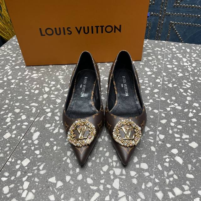 Lv 鞋面 真丝+老花 扣件 金属品牌彩色钻扣 内里 羊皮 大底 真皮大底 码数 35-42 40 41 42码定做不退换