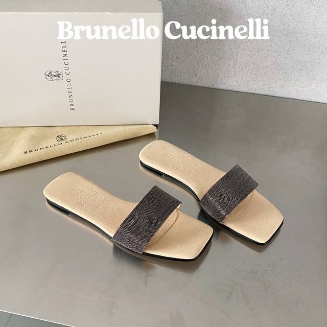 出厂价 Brunello Cucinelli 布鲁内罗 库奇内利 年春夏新款精美鞋带麂皮拖鞋 现代设计感与brunello Cucinelli的精致材料和优雅细