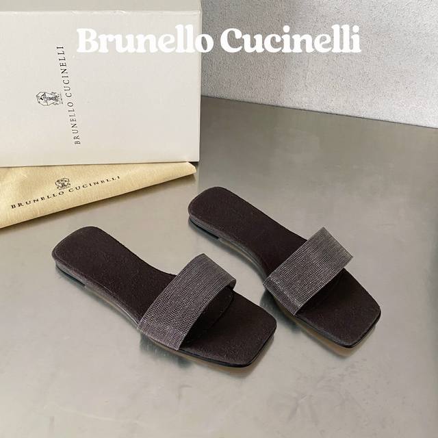 出厂价 Brunello Cucinelli 布鲁内罗 库奇内利 年春夏新款精美鞋带麂皮拖鞋 现代设计感与brunello Cucinelli的精致材料和优雅细