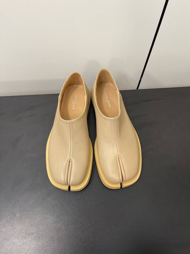 Maison Margiela Mm6分趾鞋tabi乐福鞋单鞋僧侣鞋 意产植鞣羊皮 牛皮内里 耐磨绒组合大底 Size:35-41 40.41定制不退换