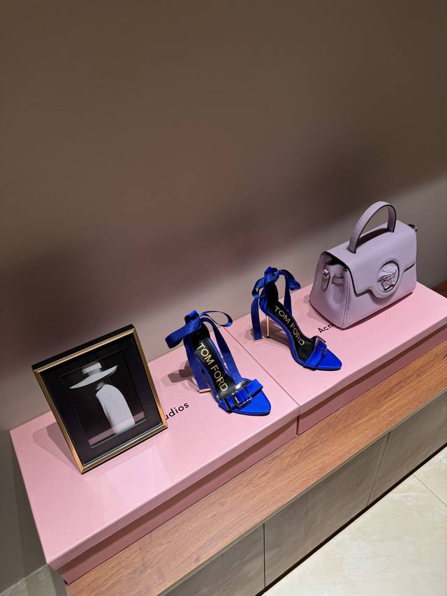 最高版出厂 Tom Ford Padlock 纽结后包高跟凉鞋 正品购入 重金开模 纯合金金属材质鞋跟 区别于上一代 顶级质感 Tom Ford 的 Padlo