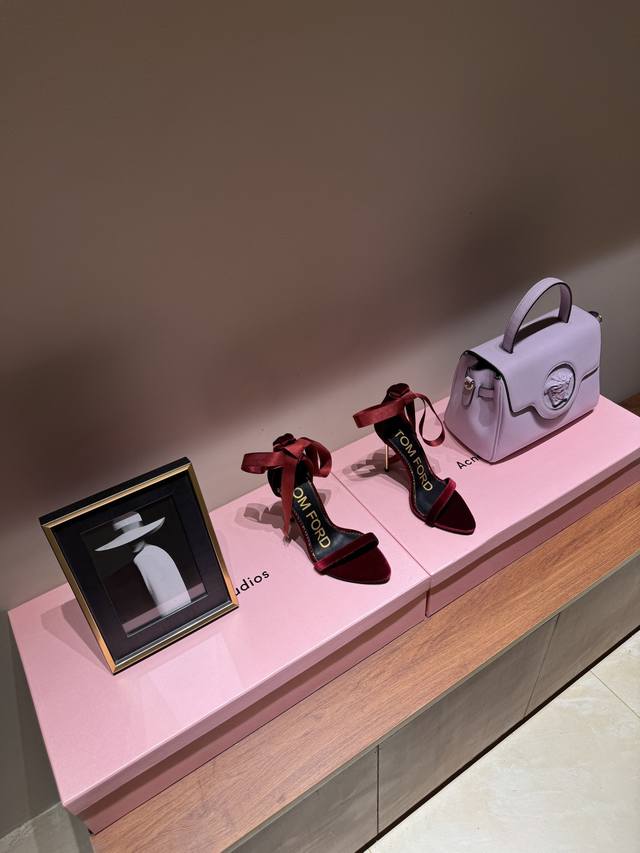 最高版出厂 Tom Ford Padlock 纽结后包高跟凉鞋 正品购入 重金开模 纯合金金属材质鞋跟 区别于上一代 顶级质感 Tom Ford 的 Padlo