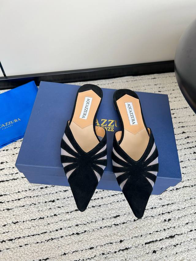 Aquazzura 菠萝 春夏新品胶片水晶钻后空凉鞋 王室贵族的钟爱 雍容华贵 气质高雅 别致的水钻饰扣 夏天穿这种blingbling的鞋子真的绝美女孩子真的