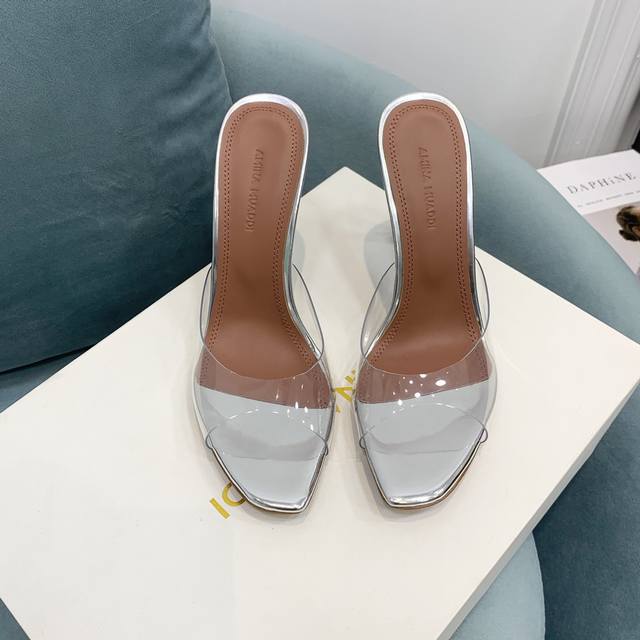 出厂价: Amina Muaddialexa Glass高跟穆勒凉拖鞋 一双非常有气质的鞋子 优雅风格 创造不一样的感觉 约会 婚礼 派对 你的双腿将会变成主角