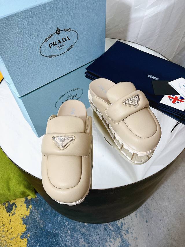 出厂价 Prad New Arrival P家2023春夏面包拖鞋系列 独家版本出货 面包系列只能做到型似 达到又软又鼓起的效果 定制了跟原版一致了密度和质地不