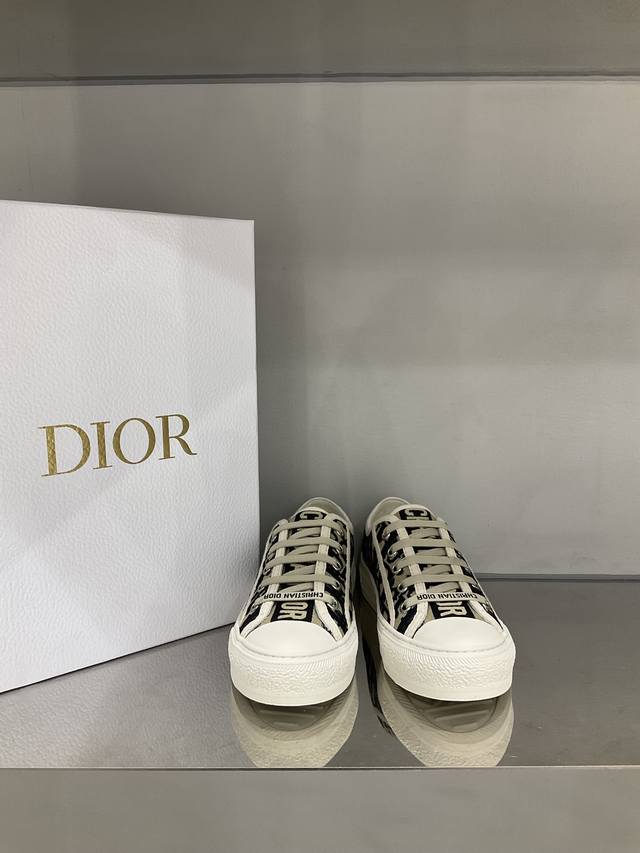冲量价: Dior 刺绣帆布鞋 全系列配色发售 Size:35-41