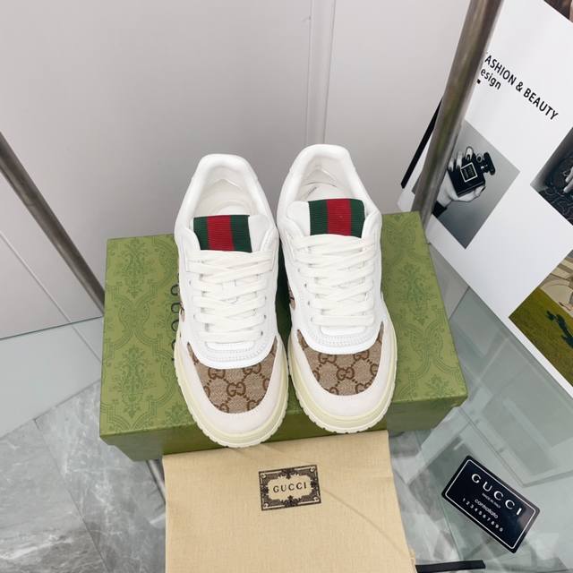 顶级版本gucci 古驰新款 复古做旧效果运动鞋 小白鞋 板鞋 情侣款乐福鞋最新爆款 专柜购买原版一比一打造 所有细节 材料 全部跟你在专柜买到的都一样 独家原