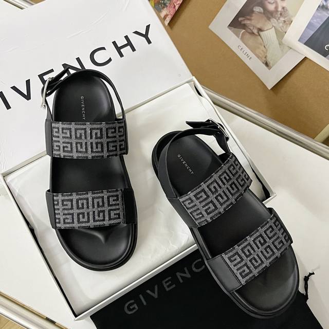 顶级版本： Givenchy纪梵希 夹脚 一字拖 交叉凉鞋 厚底 拖鞋 沙滩鞋 原版购入开发 做货 2024夏季新款黑马单品,海内外时尚博主纷纷上脚大秀，火遍海