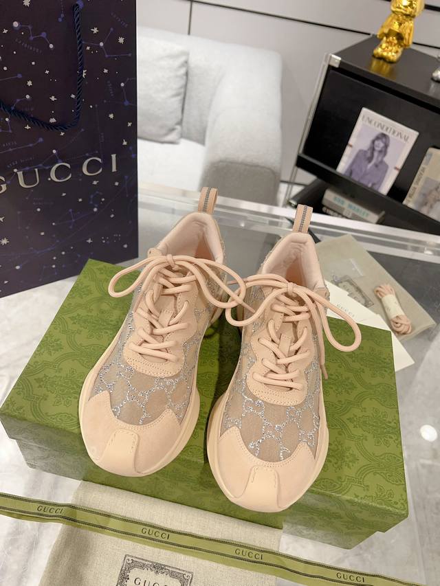 Gucci Run系列女士gg水晶运动鞋 23Ss最新爆款 老爹鞋运动鞋，专柜购买原版一比一打造 所有细节 材料 全部跟你在专柜买到的都一样 独家原版材质 大底