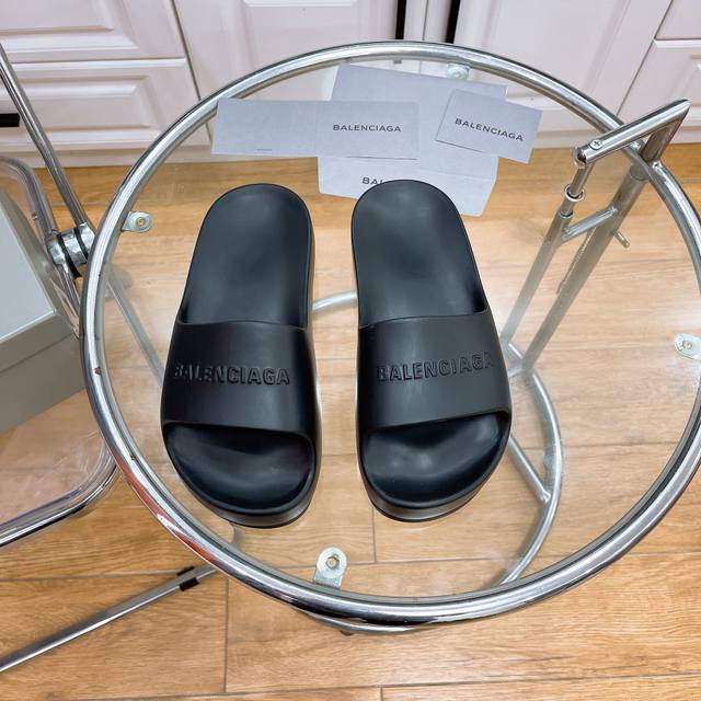 工厂价 元 Balenciaga巴黎世家2022Ss升级版 爆款现货发售原版购入开模，原版一致大底私模开版，鞋面原版滳胶片开模内自带原标字样，脚感舒适升级版pu