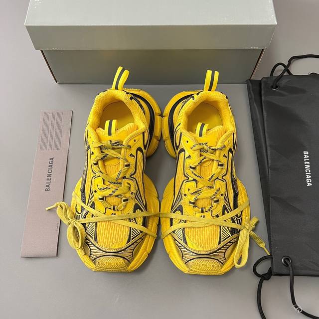 纯原版本balenciaga Phantom Sneaker 巴黎世家全新做旧十代黄色潮流跑鞋 在延续 Track Trainer 户外轮廓和复杂鞋面结构的同时