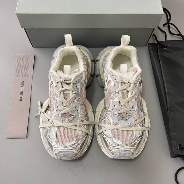 纯原版本balenciaga Phantom Sneaker 巴黎世家全新做旧十代黄色潮流跑鞋 在延续 Track Trainer 户外轮廓和复杂鞋面结构的同时