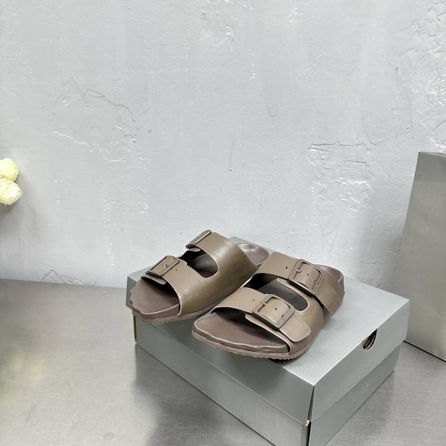 高品质出厂 男装10 Balenciaga巴黎世家十勃肯 情侣款 Sunday Suede Mule五指勃肯24秋冬秀款勃肯凉拖，五个冲动的脚指印太可爱了，脚感