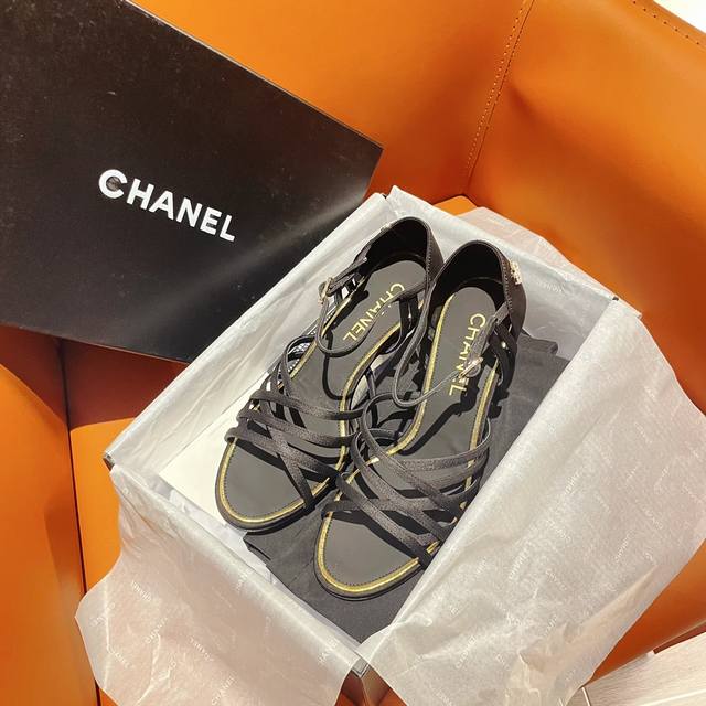 工厂p直销 Chanel香奈儿 款款双c高跟鞋女鞋，原板1.1开发，面料:原版牛皮 布料，羊皮内里，原版真皮大底，跟高:约9Cm,颜色:如图，码数35-39 4