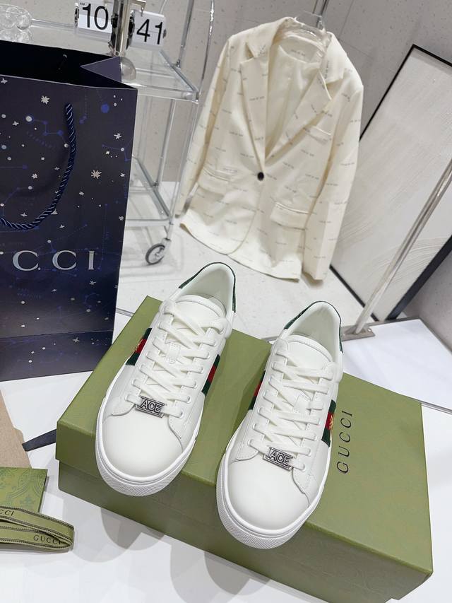 出 Gucci2023休闲运动鞋小白鞋pro版 经典全新升级，更加黄油软牛皮，更加舒适 +鳄鱼皮绿尾 3Cm鞋跟高 情侣款35-44