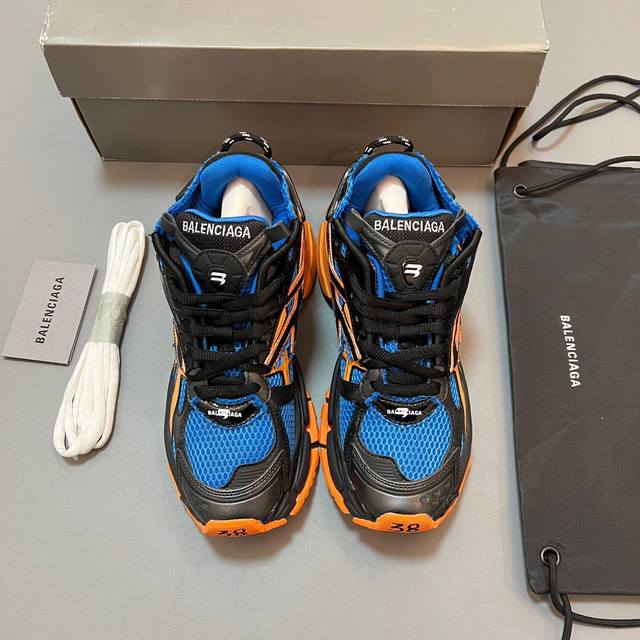 纯原balenciaga 巴黎世家-Runner、是通过溢胶、做旧、缝线等细节，展示了设计师 Demna 的运动鞋风格，用一双 旧鞋 传递复古感，后侧板、翘起的