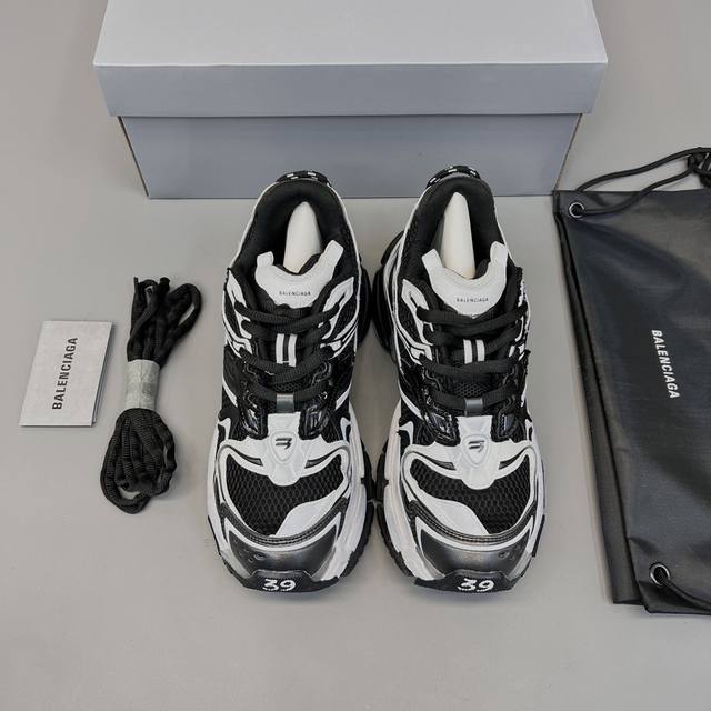 纯原balenciaga 巴黎世家-Runner、是通过溢胶、做旧、缝线等细节，展示了设计师 Demna 的运动鞋风格，用一双 旧鞋 传递复古感，后侧板、翘起的