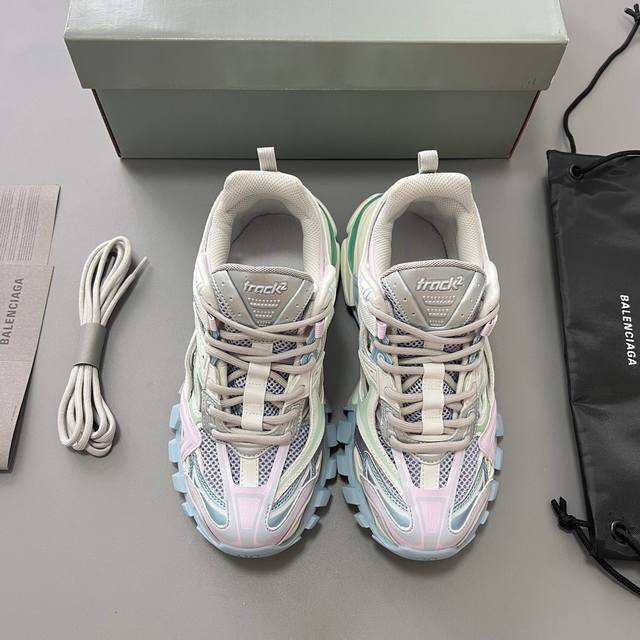 纯原版本巴黎世家 4代 4.0 Balenciaga Track 4.0 巴黎世家四代 各配件均私模开发 增加全新设计 在延续 Track Trainer 户外