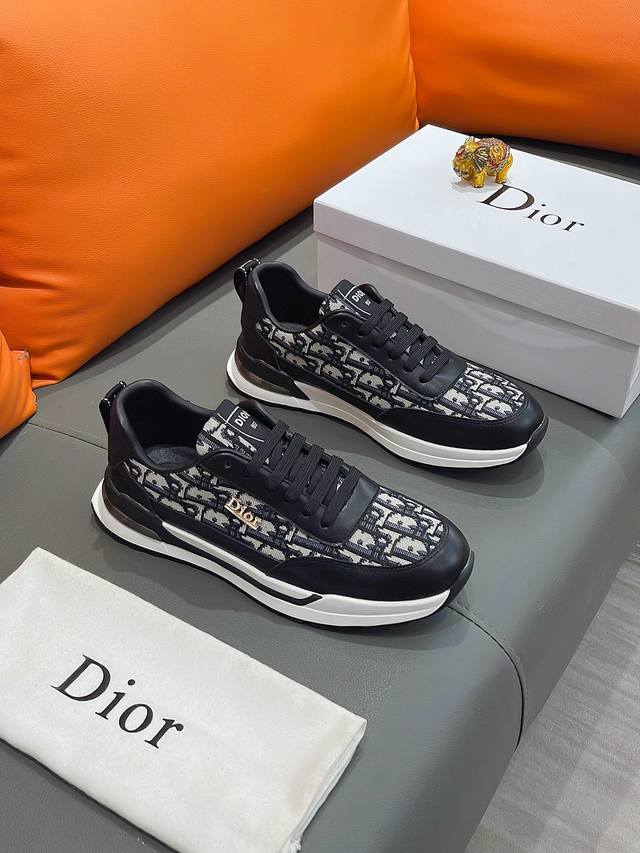 商品名称：Dior 迪奥 正规码数: 38-44 休闲鞋 商品材料：精选 牛皮鞋面，舒适羊皮内里；原厂特供大底；