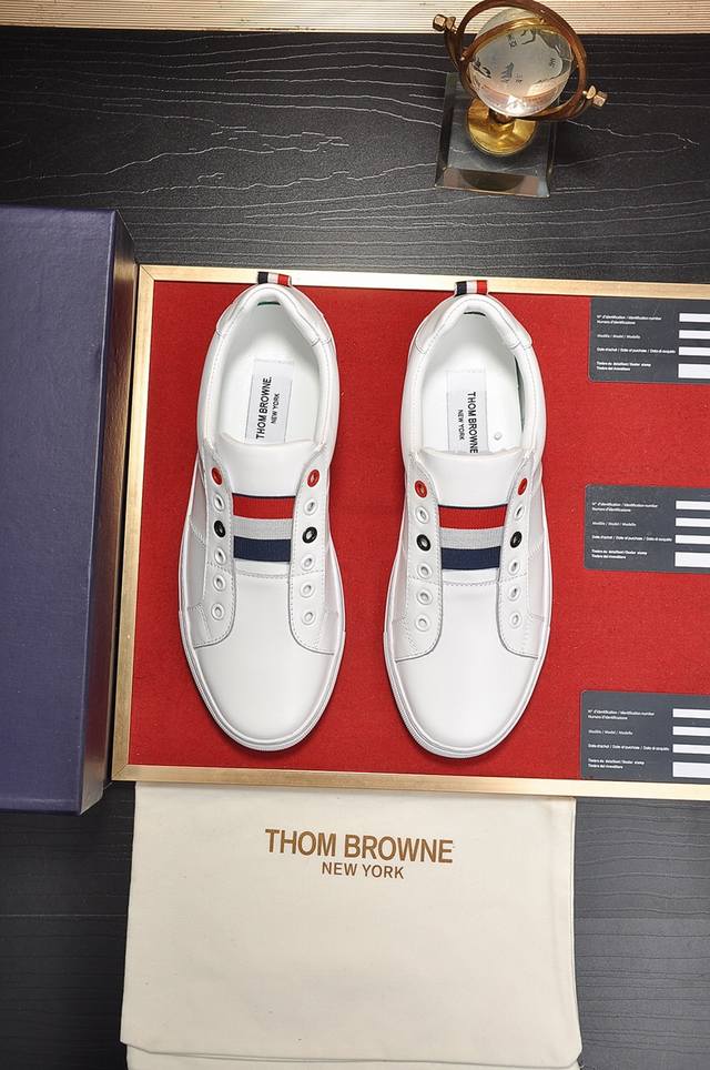 出厂价 Thom Browne 汤姆.布朗 Tb官网同款原单爆款运动鞋 头层牛皮1：1原板 羊皮内里鞋身配件一比一开模 专柜品质 亲们你还为穿着搭配鞋发愁那这款