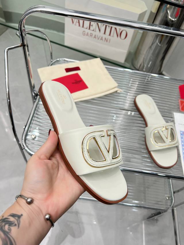 Valentino 2024早春夏新款 华伦天奴 原版一比一专柜同步 面料：进口头层牛皮 颜色：黑色，米白色，棕色，浅金色，天兰色 ，黄绿色 6色可选 码数：3