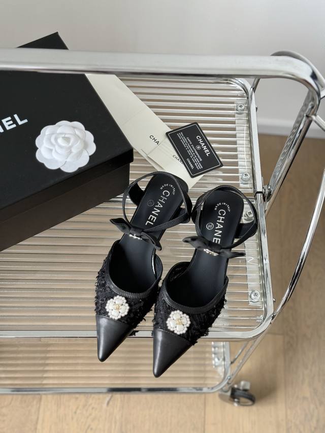 Chanel 24C早春新款凉鞋 独家开模对版后跟 高版本高品质，全颜色做齐全～ 欢迎主推 鞋面牛漆皮 原版妮布 内里羊皮 真皮大底 Size:35-40