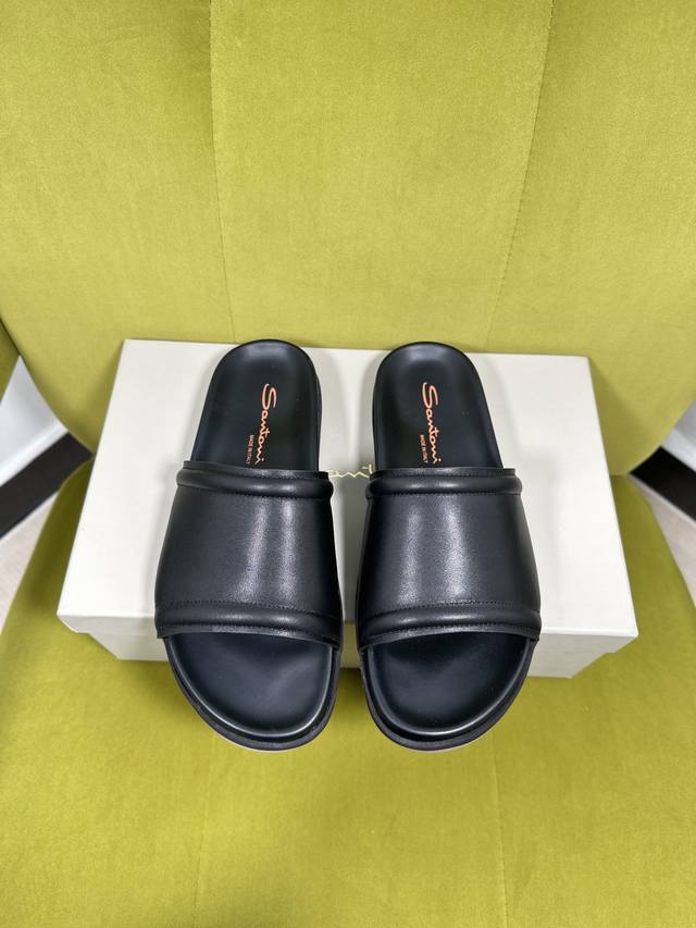 出厂价 Santoni新款男士拖鞋，本款面料选用进口牛皮，质感超赞，小牛皮内里，高级定制版，手工制作，独家产品，码数:39-45 46可以定制