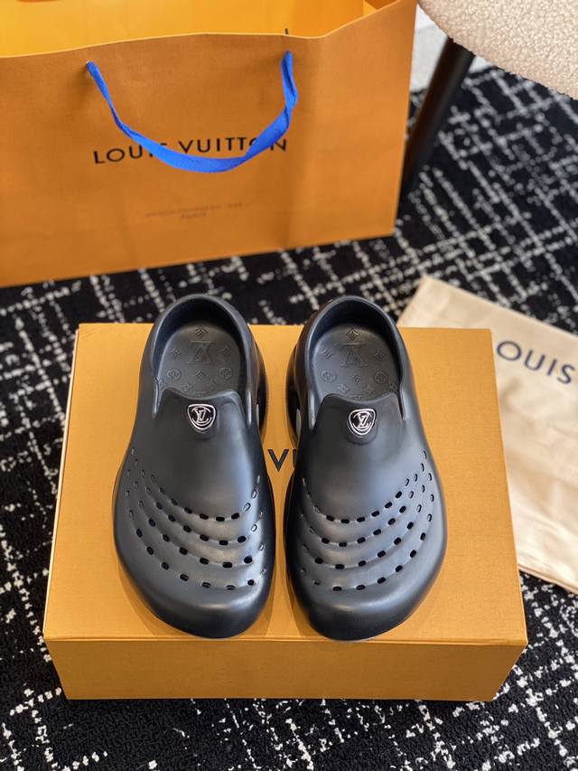 代购级 Louis Vuitton Shark鲨鱼半拖 2代 新款网红同款 新款鲨鱼拖鞋 增高5厘米 Lv这鞋可以完美的盖住大丑脚 就连高脚背都可以很好的适配，