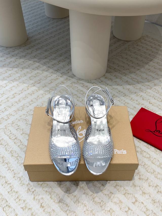 Christianlouboutin 24Ss 中空 玛丽珍 Cl红底鞋‖ 来自拉斯维加斯的祝福 灵感来自拉斯维加斯的炫彩霓虹 手工制作，精致工艺 收藏级作品