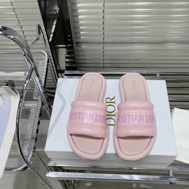 Dior 迪奥 春夏新款d-Club平底果冻色一字拖面包女鞋 Cd字母logo厚底拼色露趾凉拖鞋 鞋面：小牛皮 內里：牛皮 大底：原版开模橡胶防滑大底 Size