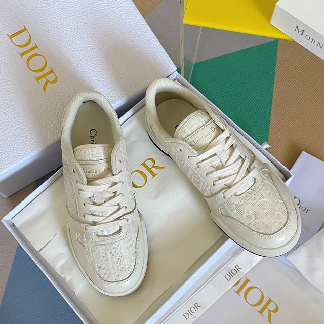 顶级版本： Dior迪奥d家one系列 小白鞋 休闲 运动鞋 板鞋 原版购入开发 做货 本季新款 Dior One 运动鞋时尚现代，彰显 Dior 的精湛工艺。