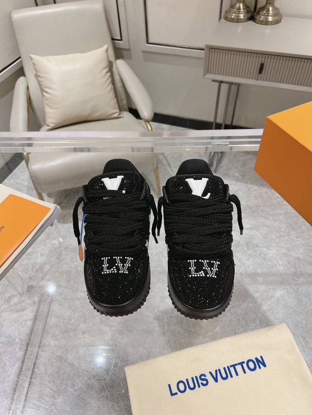 顶级版本 新珍珠水钻款 Louis Vuitton 复刻版 Lv24秋冬新款 满钻胖丁胖嘟嘟 Trainer运动鞋板鞋 情侣款 男码先出35-45