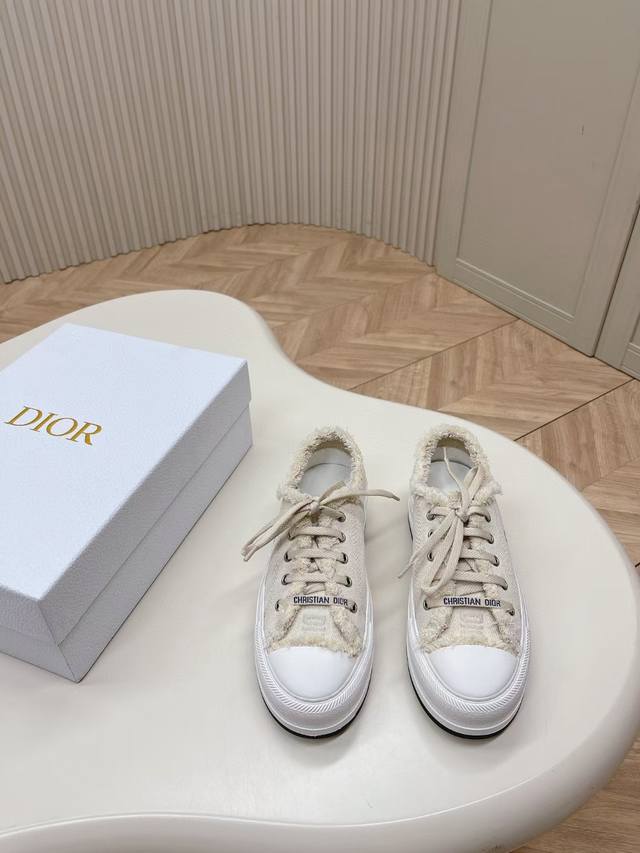 Dior迪奥2024Walk'N系列 老花 刺绣 厚底帆布鞋 休闲运动鞋 元 原版购入开发 做货 这款 Walk'N'Dior 厚底运动鞋是一款时尚单品，提升该